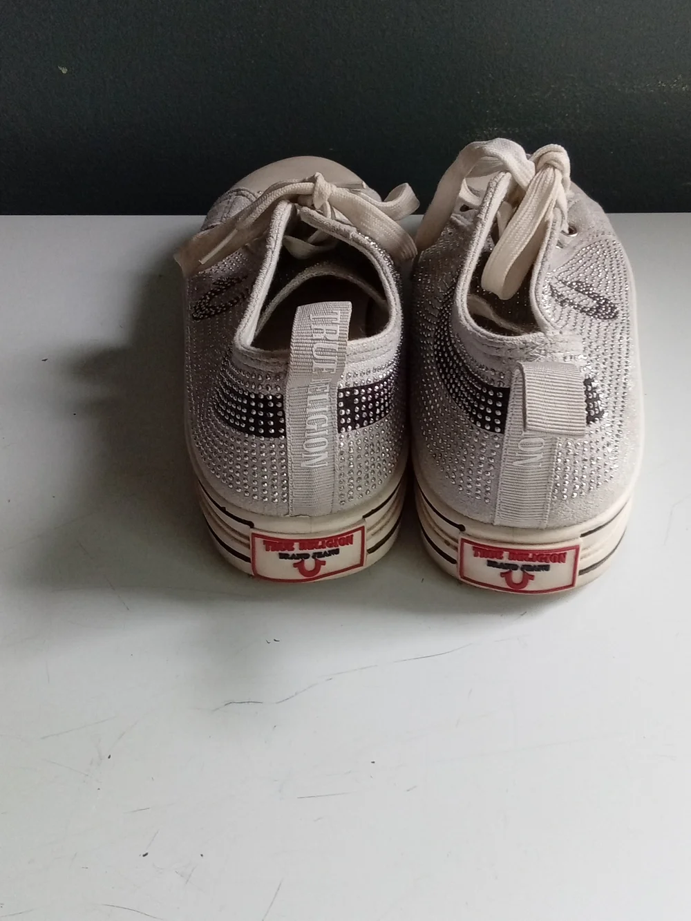 True Religion Rhinestone Embellished Low Top Sneaker Cream Horseshoe Logo Mens 9